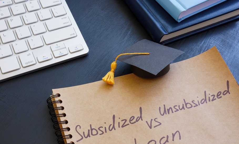 Subsidized vs. Unsubsidized Loan written on a notepad with a student graduation hat on it