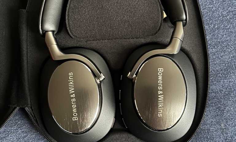 Bowers and Wilkins px8