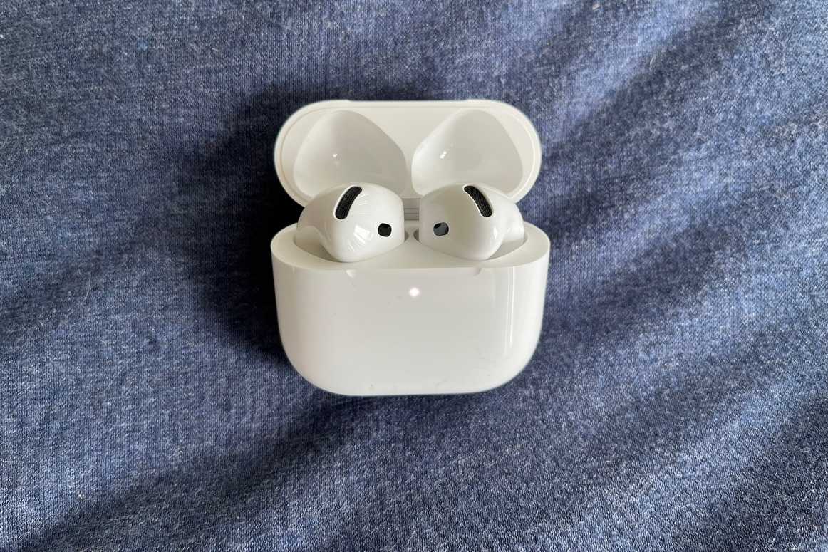 AirPods 4