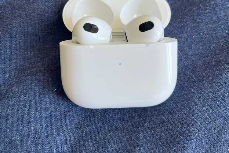 Apple AirPods 3 